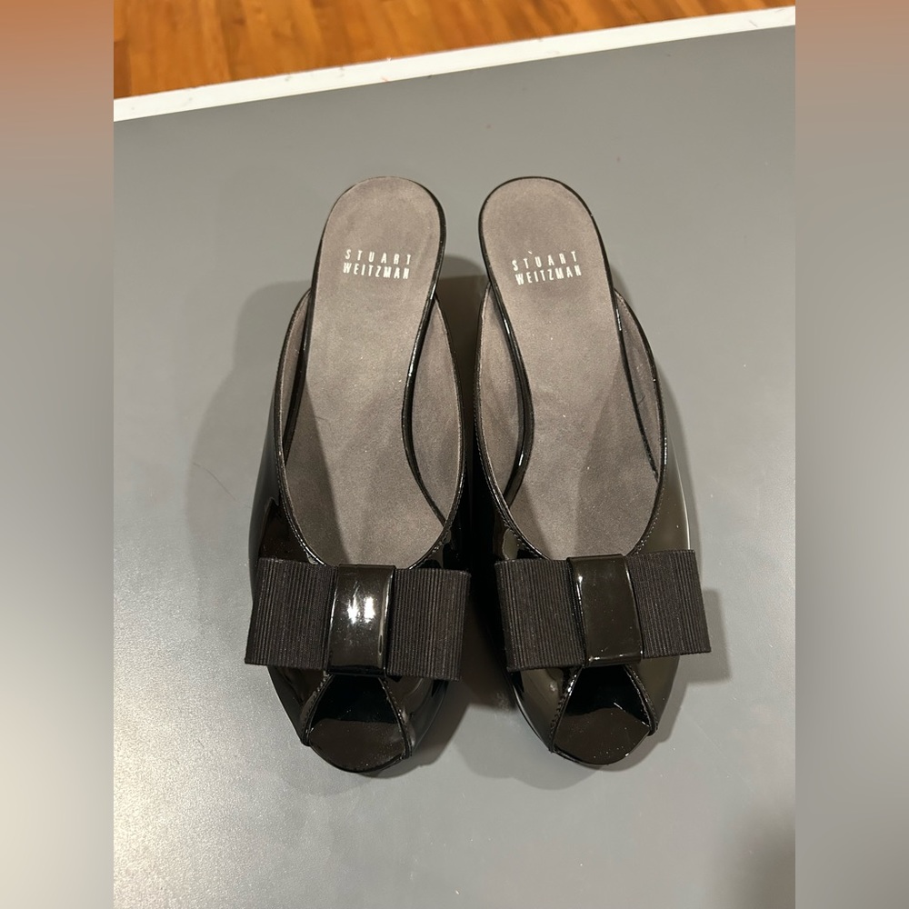 Stuart Weitzman patent leather peep toe shoes kitten heels size 6 black